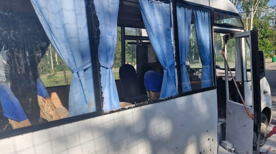 Пошкоджені цивільні об'єкти Дніпропетровщини внаслідок ударів РФ: склад логістичної компанії, багатоквартирний будинок