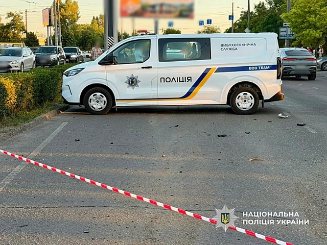Вибух авто на проспекті Небесної Сотні в Одесі: водій загинув, пасажирка в лікарні