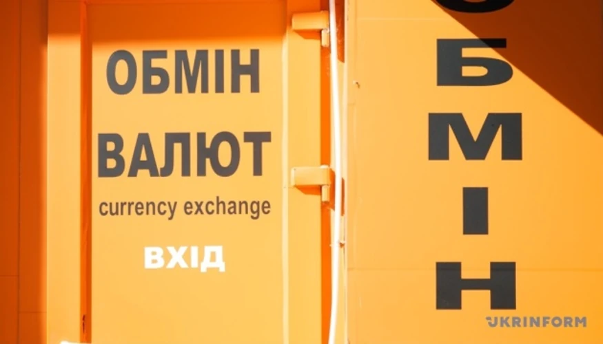 НБУ встановив курс долара на 19 серпня: гривня знову послабилася